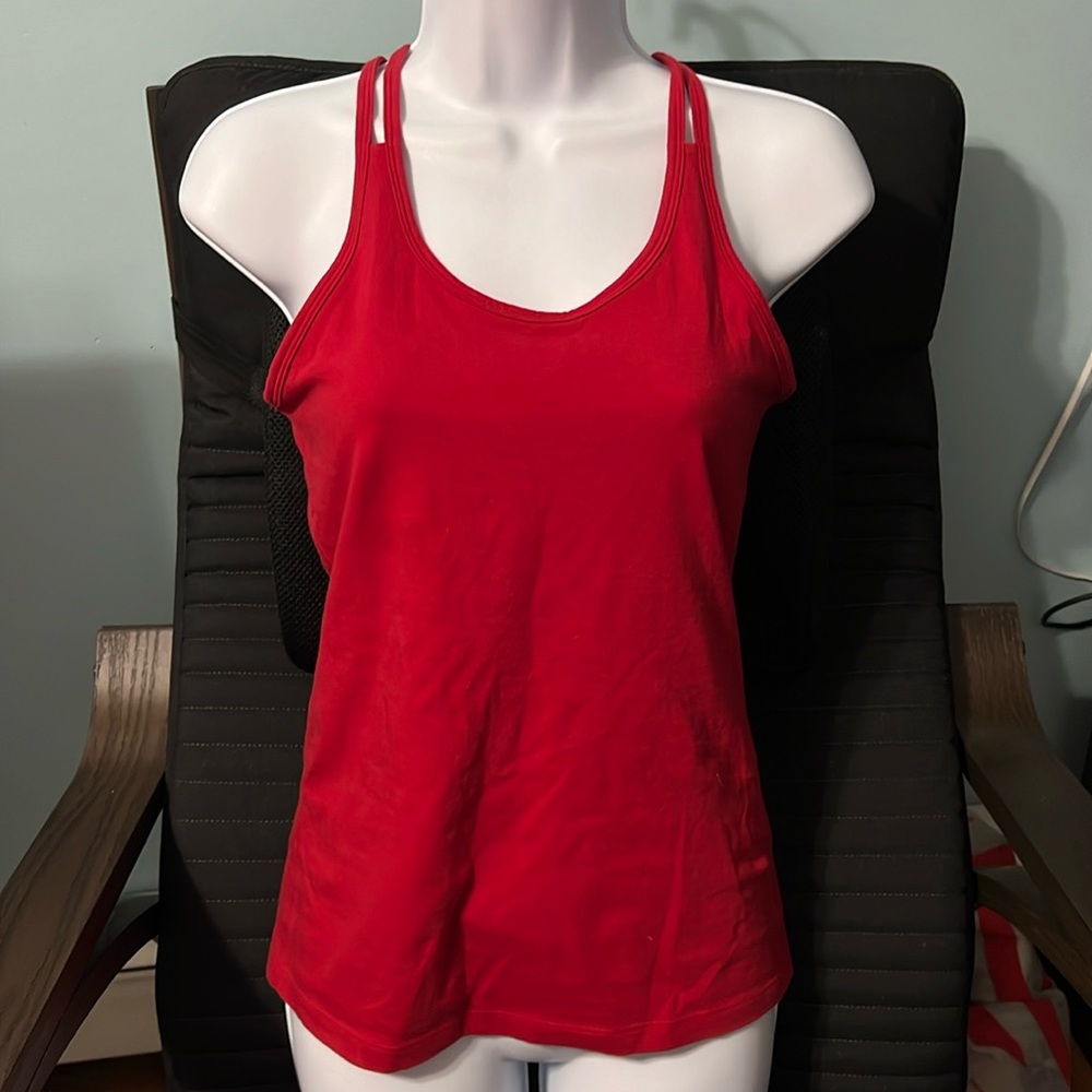 MODA international red top size M